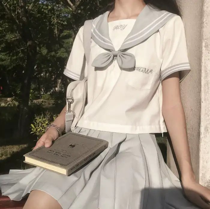 春风若有怜花意