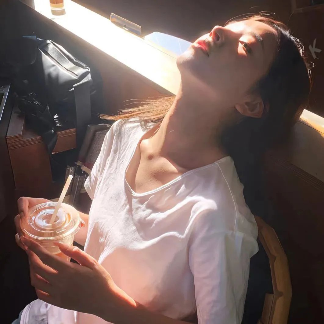 报告夫人，总裁又去打杂了